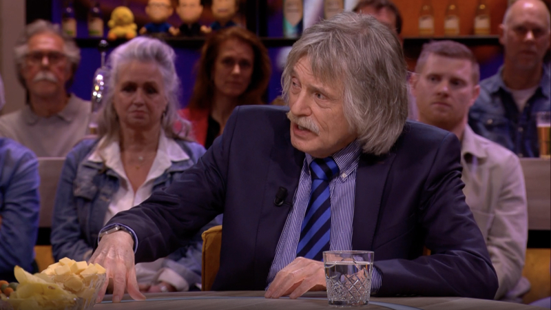 Johan Derksen maakt racistische opmerkingen door ouderdom: ‘Lig er niet wakker van’